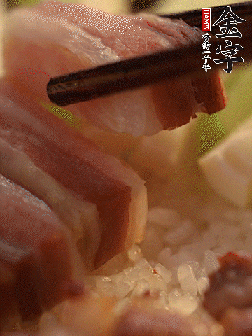 轉小火，繼續(xù)蓋蓋子燜2-3分鐘。