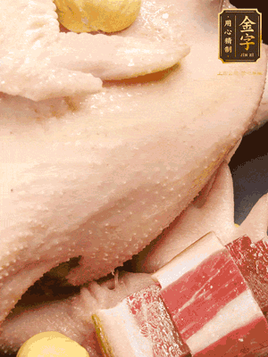 冷水、整雞、蔥結(jié)、姜片、雞油、火腿、板栗（雞肉：水=1:3）